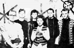 Kukl [слева направо]: Siggtryggur Baldursson (drums), Birger Mogensen (bass), Gudlaugar Kristinn (guitars), Bjork Gudmundsdottir (vocals), Einar Orn Benediktsson (vocals, trumpet), Einar Arnaldur Melax (keyboards). (source: Sykurmolarnir)